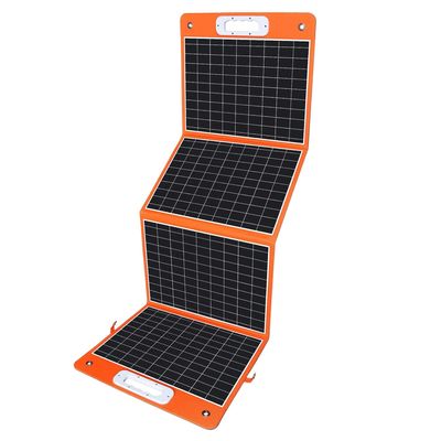 Klappbares Camping-Solarpanel-Ladegerät 155*40cm ausgebreitet 100W 23% Wirkungsgrad Monokristallin