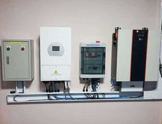 Drei-Phasen-Ausgang Deye Hybrid-Inverter SUN-12K-SG04LP3-EU 8kw 10kw 12kw für die Solarenergie