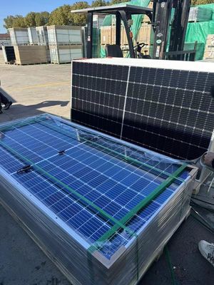 JA Solar JAM78D40 MB Mono Halbzell-Solarpanel 600W-625W für kommerzielle Solarsysteme