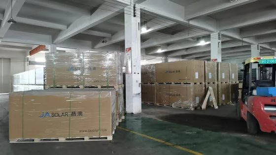 JA SOLAR Effizienz Bifacial Solar Panel mit Doppelglas- und Halbzell-MBB-Technologie